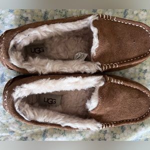 Ugg slippers size 7